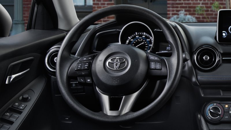 Xem ảnh chi tiết Toyota Yaris CVT cao cấp 8