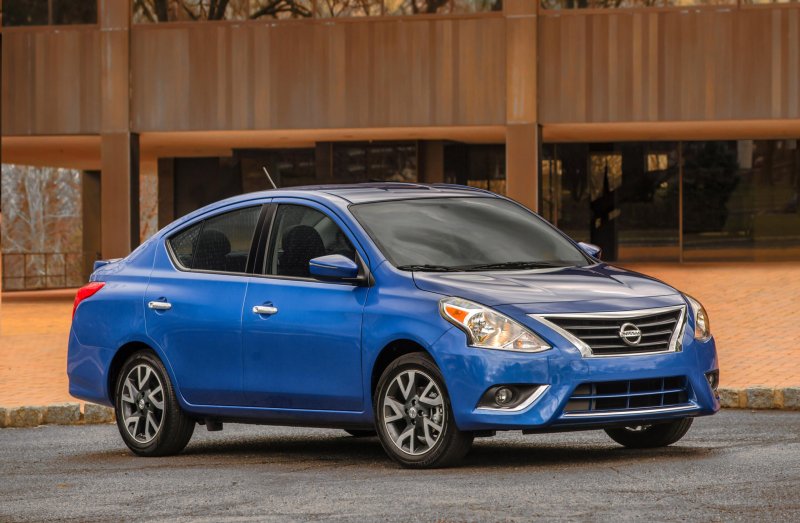 Xem ảnh thực tế xe Nissan Versa siêu ấn tượng 10