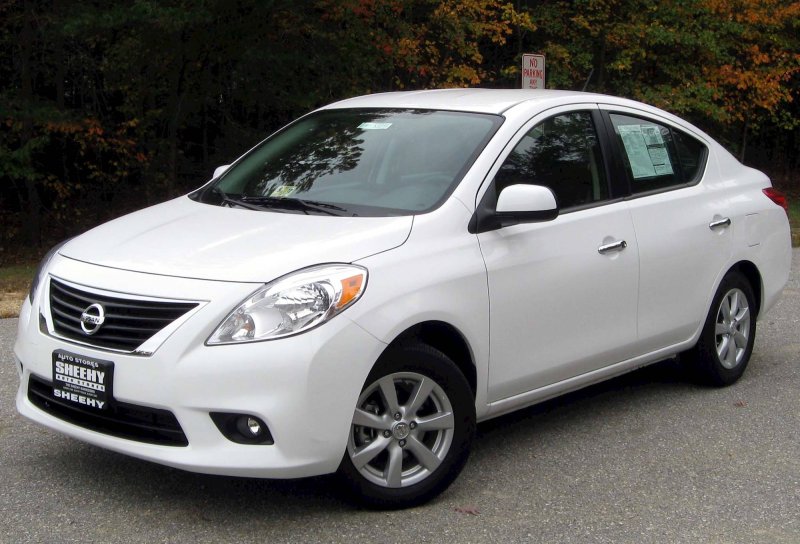 Xem ảnh thực tế xe Nissan Versa siêu ấn tượng 22