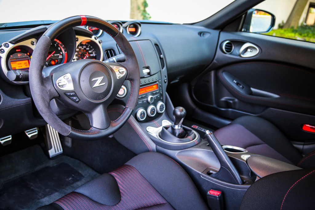 Xem ảnh xe Nissan 370Z từ nhiều góc độ 8