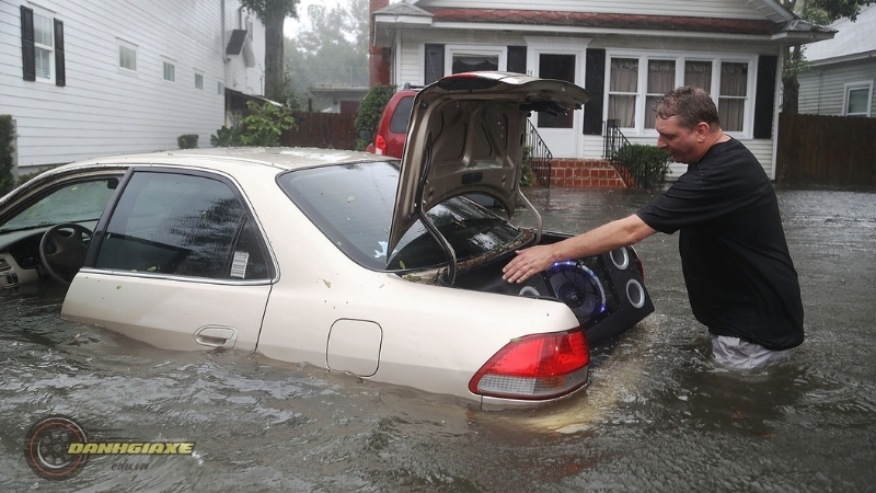 Hậu quả khi xe ô tô bị ngập nước 