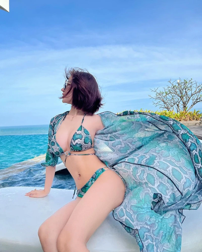 Gái xinh mặc bikini 01