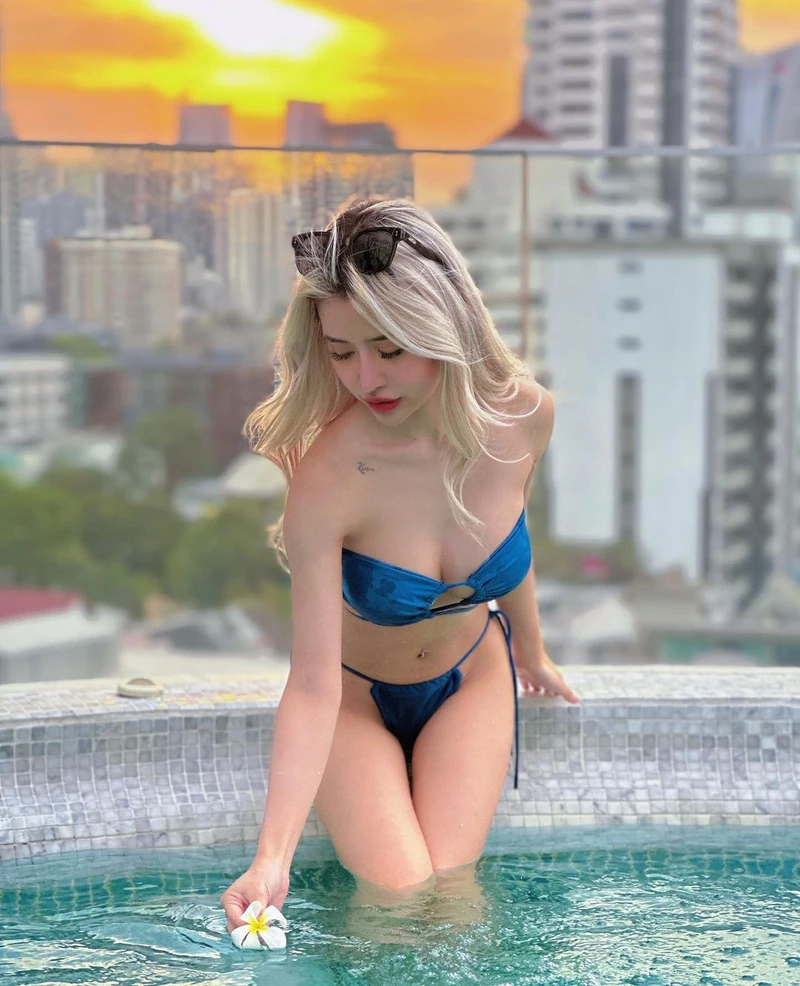 Gái xinh mặc bikini 13