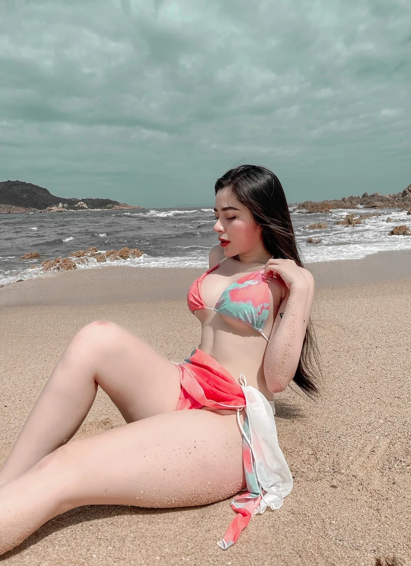 Gái xinh mặc bikini 49