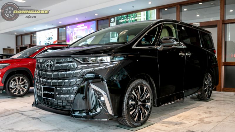 Toyota Alphard - 2