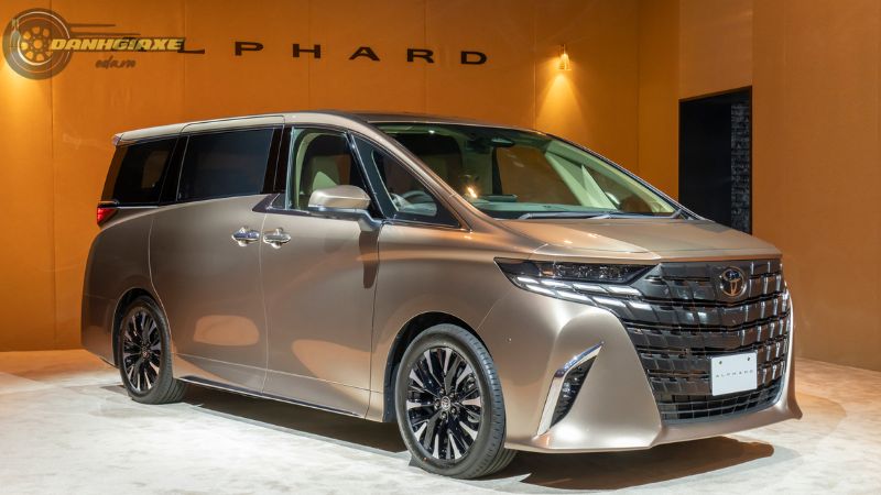 Toyota Alphard - 4