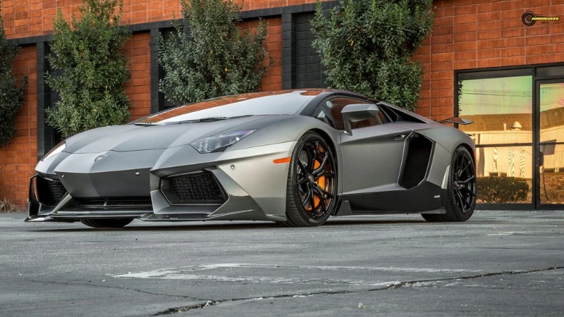 Bảng giá xe Lamborghini 04