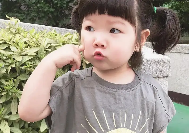 Ảnh bé gái cute cho ngày thôi nôi thật ý nghĩa