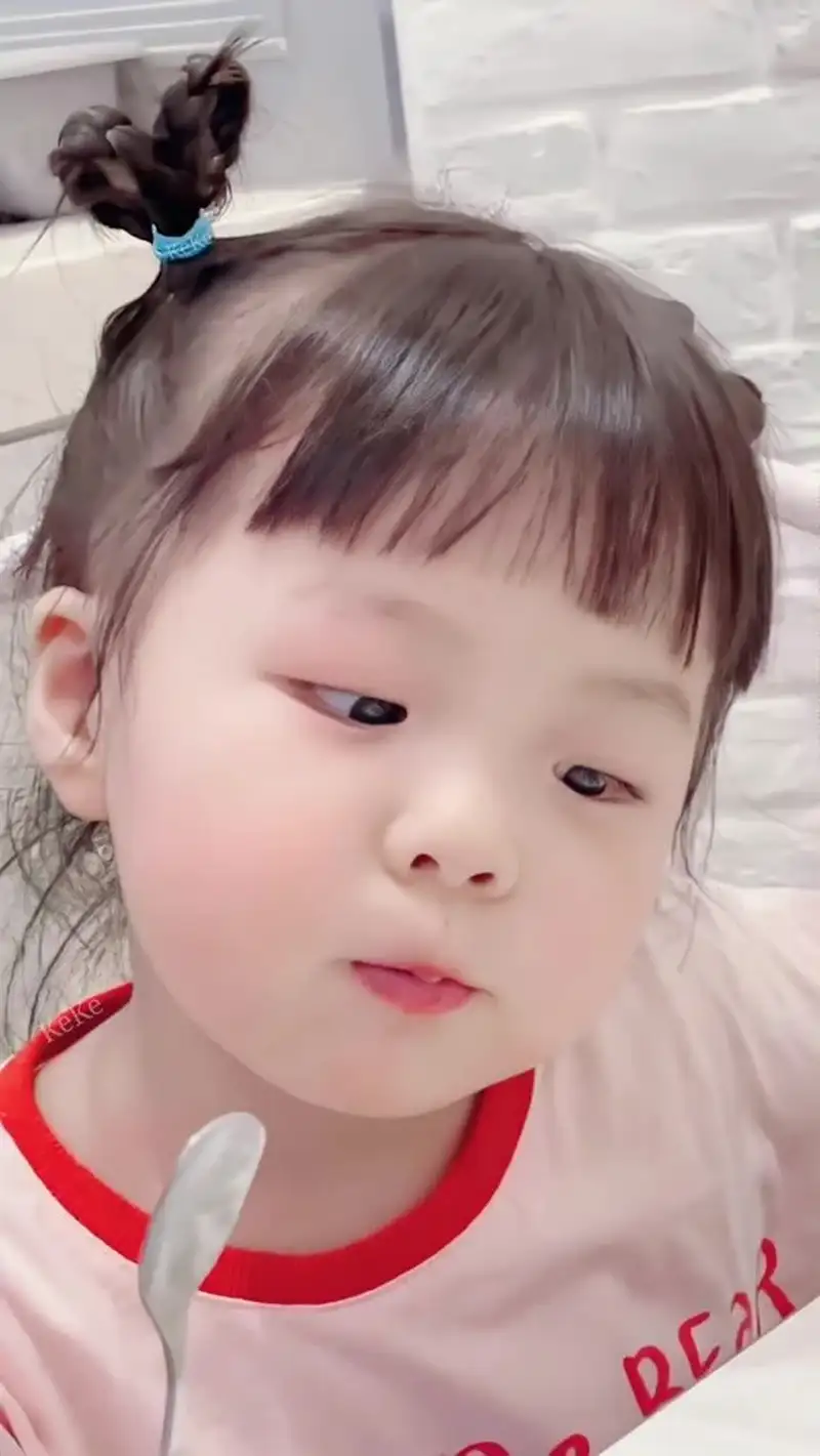 Cập nhật ảnh bé gái cute dù khác biệt