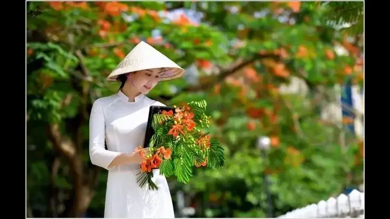 Áo dài cổ tròn mang nét đẹp giản dị