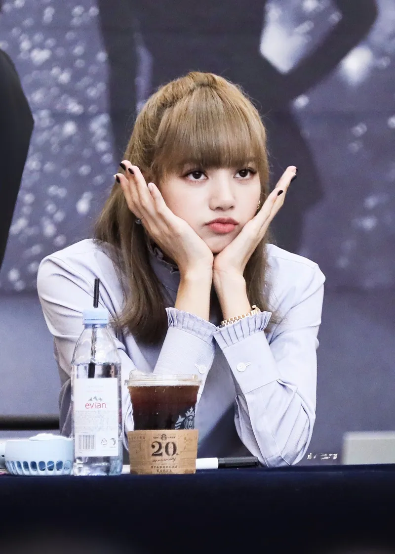 Meme blackpink lisa làm bạn bật cười không ngớt.